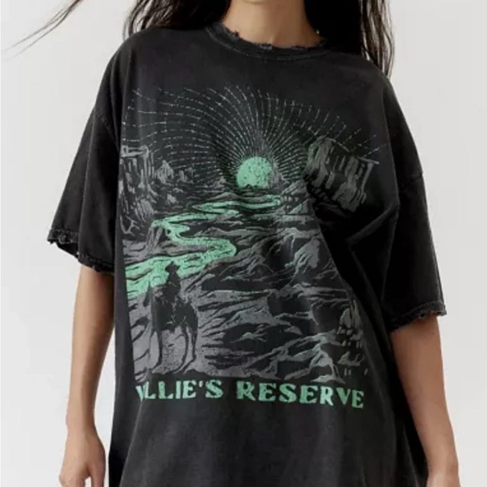 Urban Outfitters Willie's Reserve Cowboy Distressed Tee Size S/M